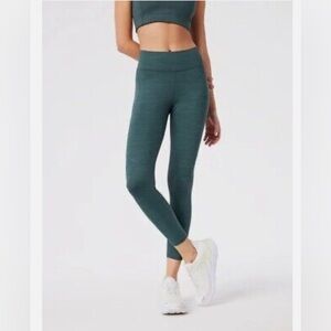 OUTDOOR VOICES Techsweat Leggings in Green